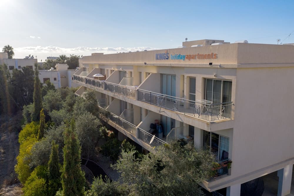 King's Holiday Apartments main