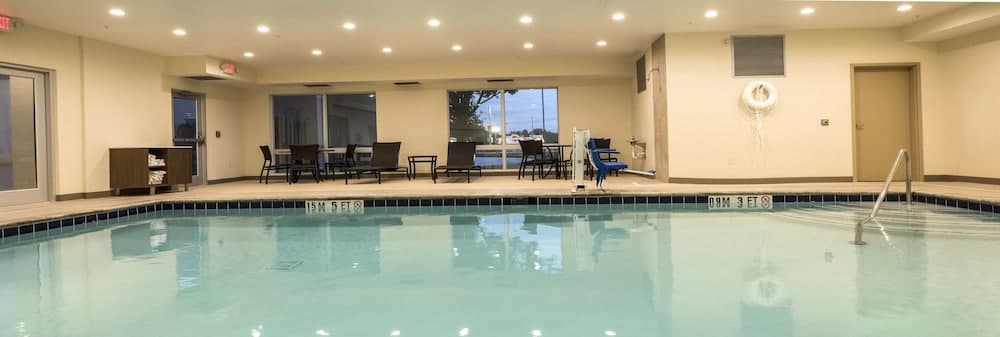 Holiday Inn Express & Suites Commerce main