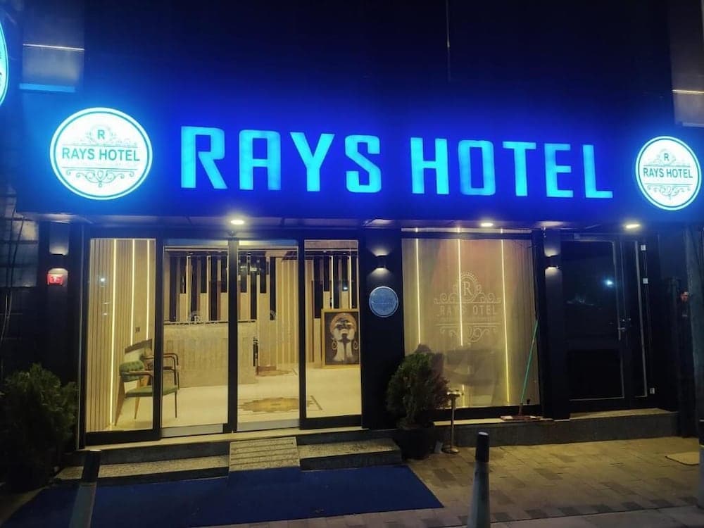 Rays Hotel main