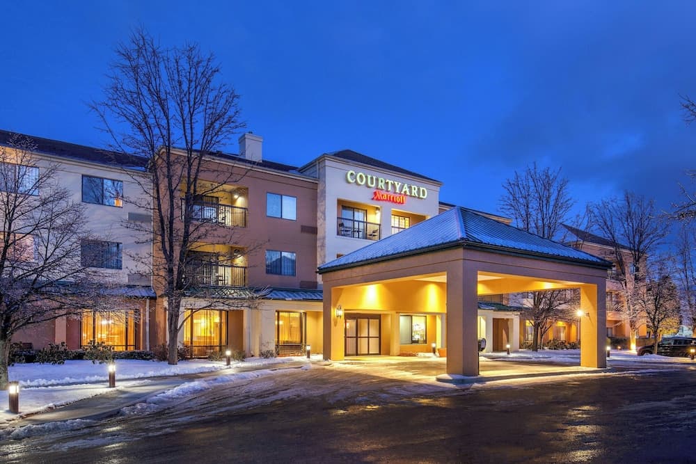 Courtyard Hartford Manchester main
