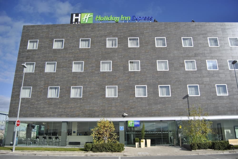 Holiday Inn Express Pamplona main