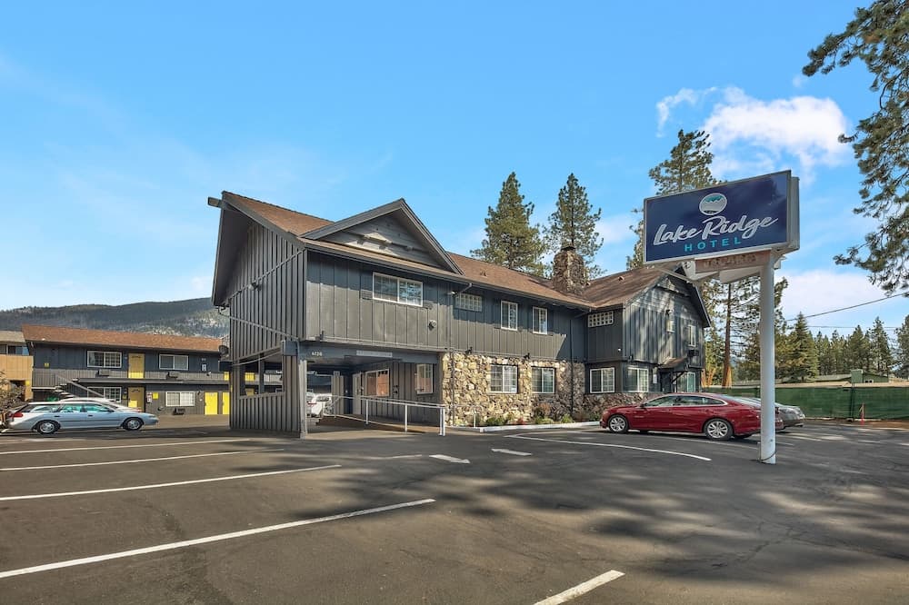 Lake Ridge Hotel main