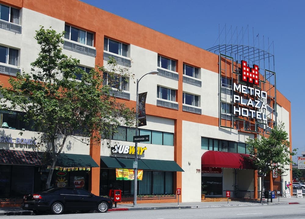 Metro Plaza main