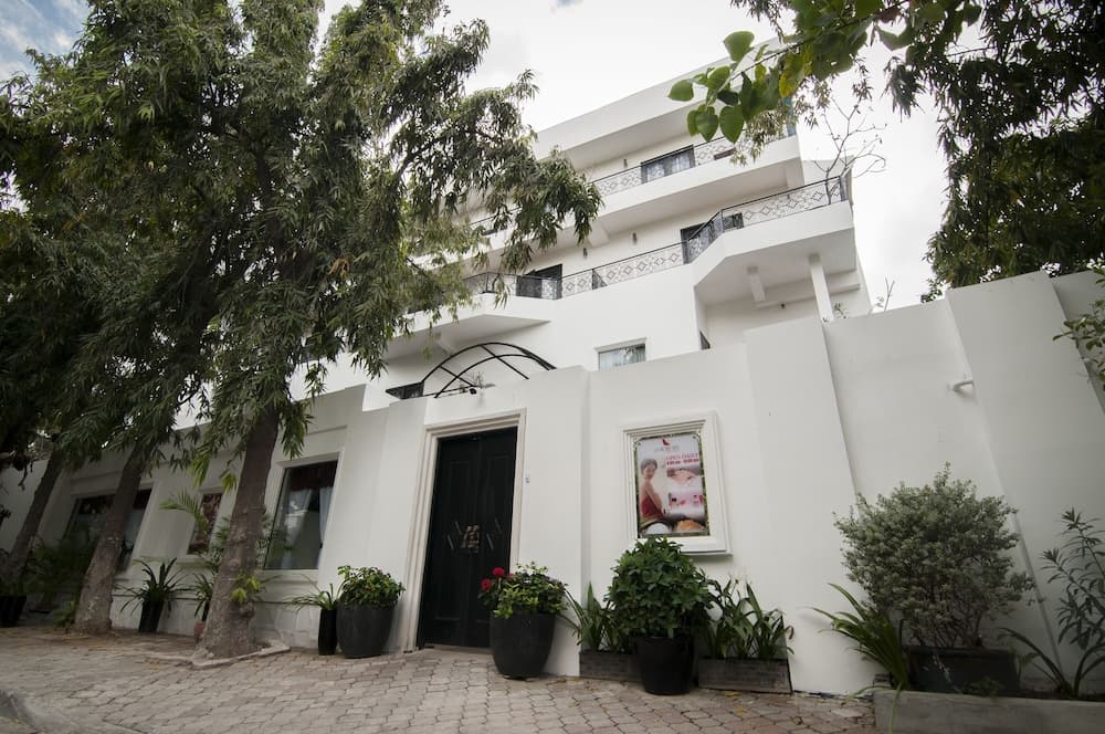 La Rose Suites main