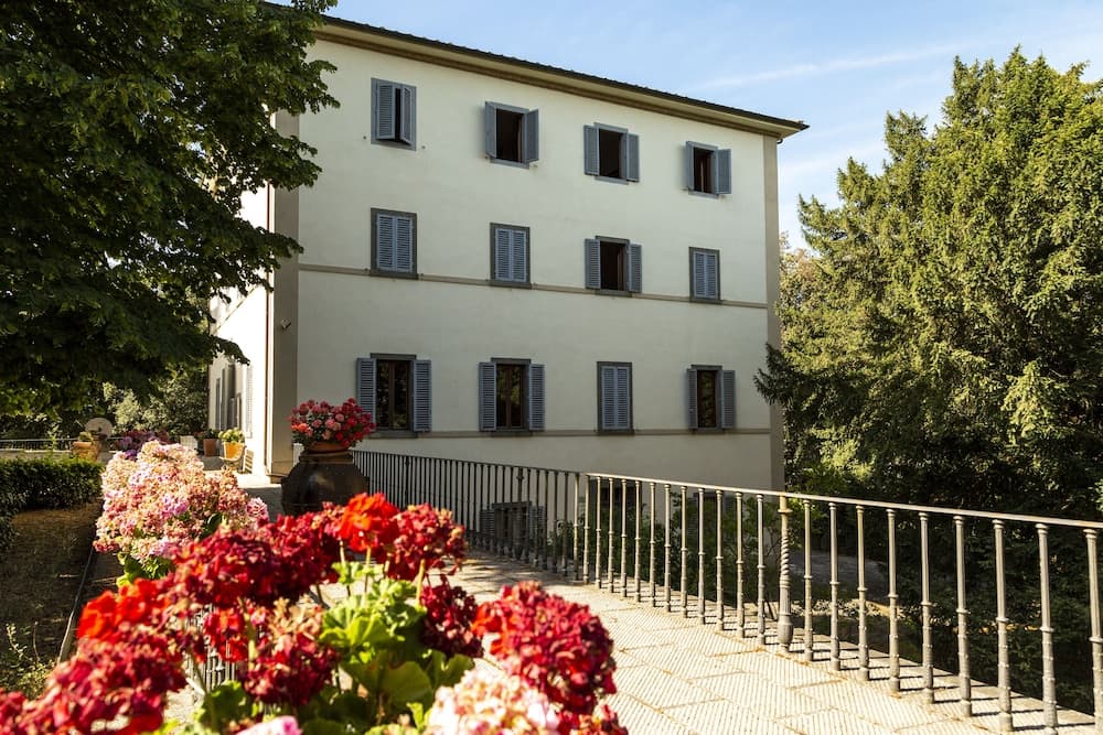 Villa Montarioso main