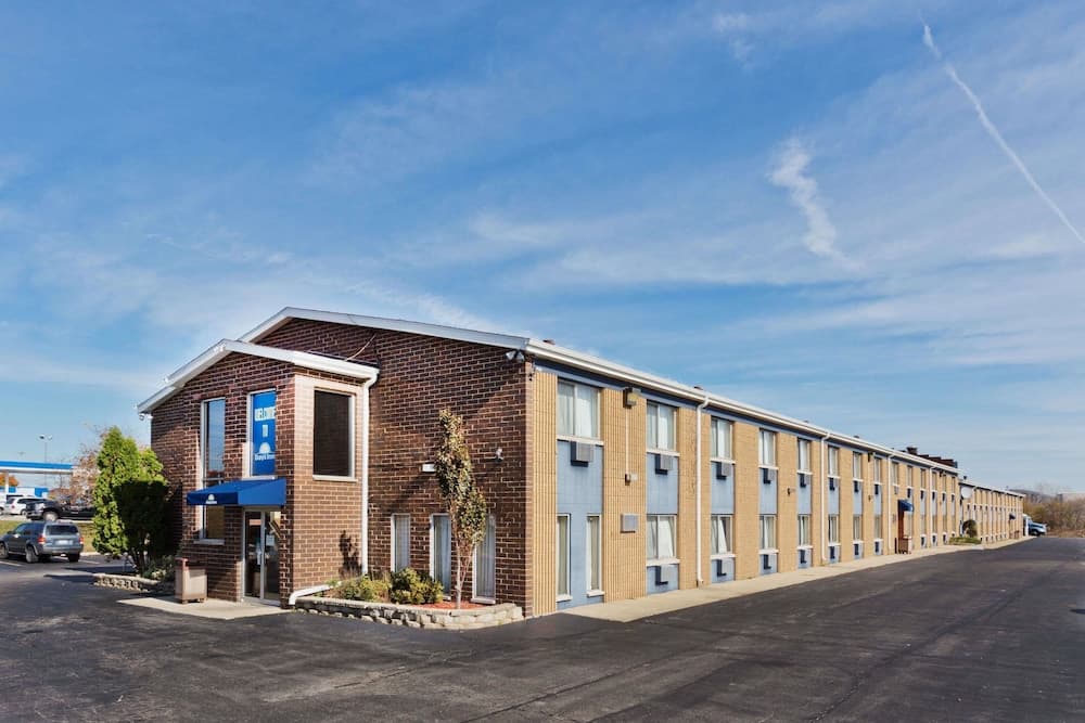 Days Inn by Wyndham Rockford main
