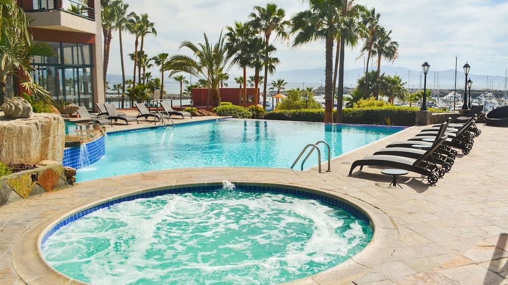 Hotel Coral & Marina main