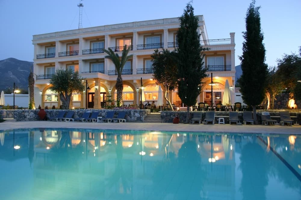 Altinkaya Holiday Resort main