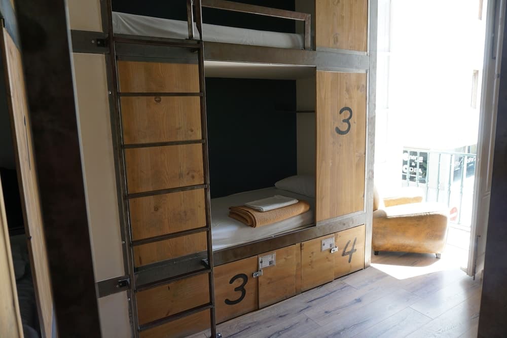 Black Swan Hostel Sevilla main