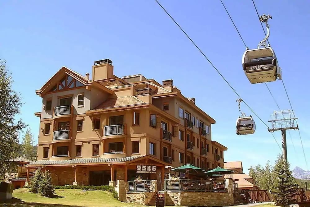 Inn At Lost Creek main