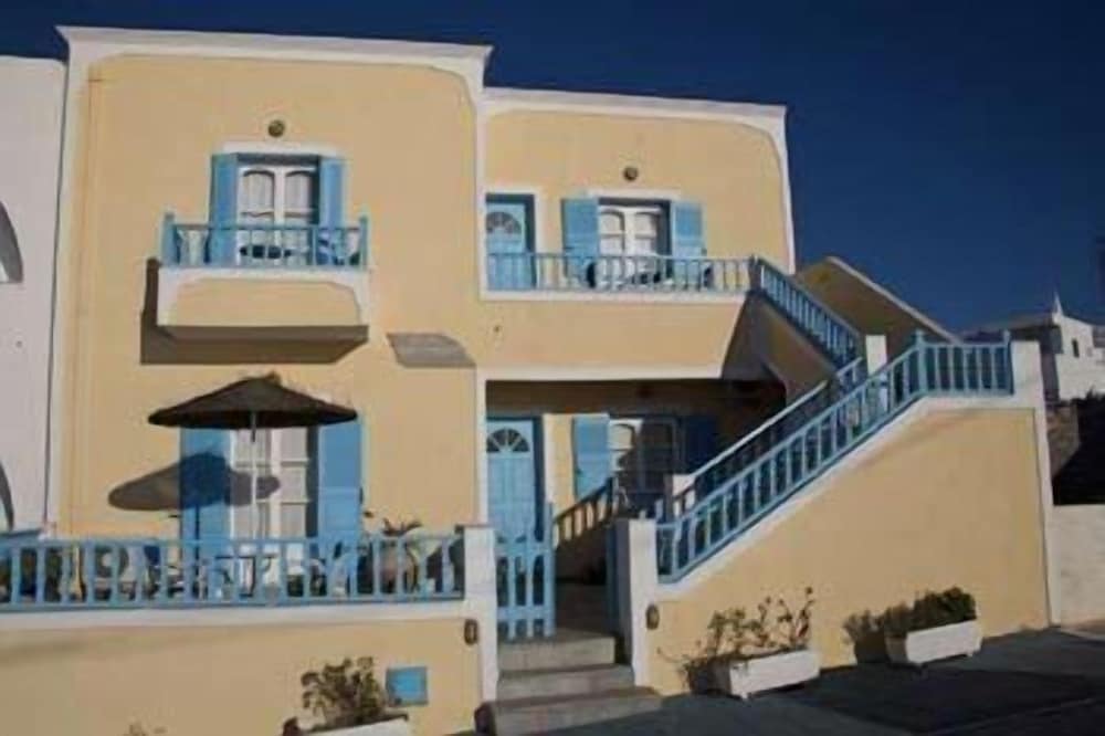 Vallas Apartments