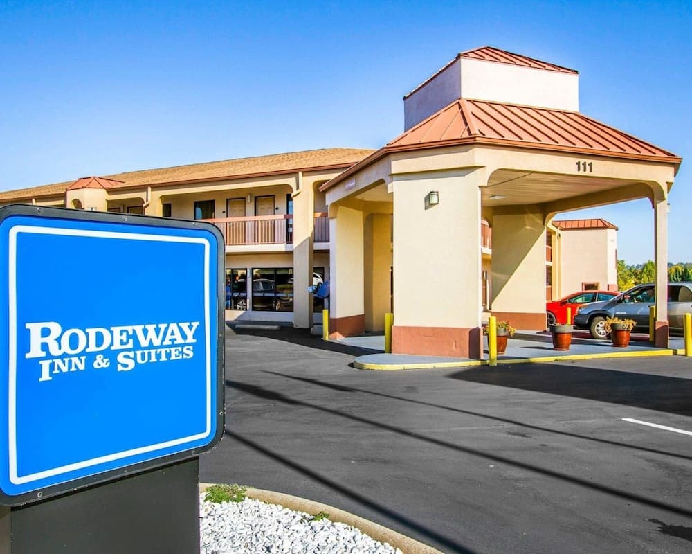 Rodeway Inn & Suites main