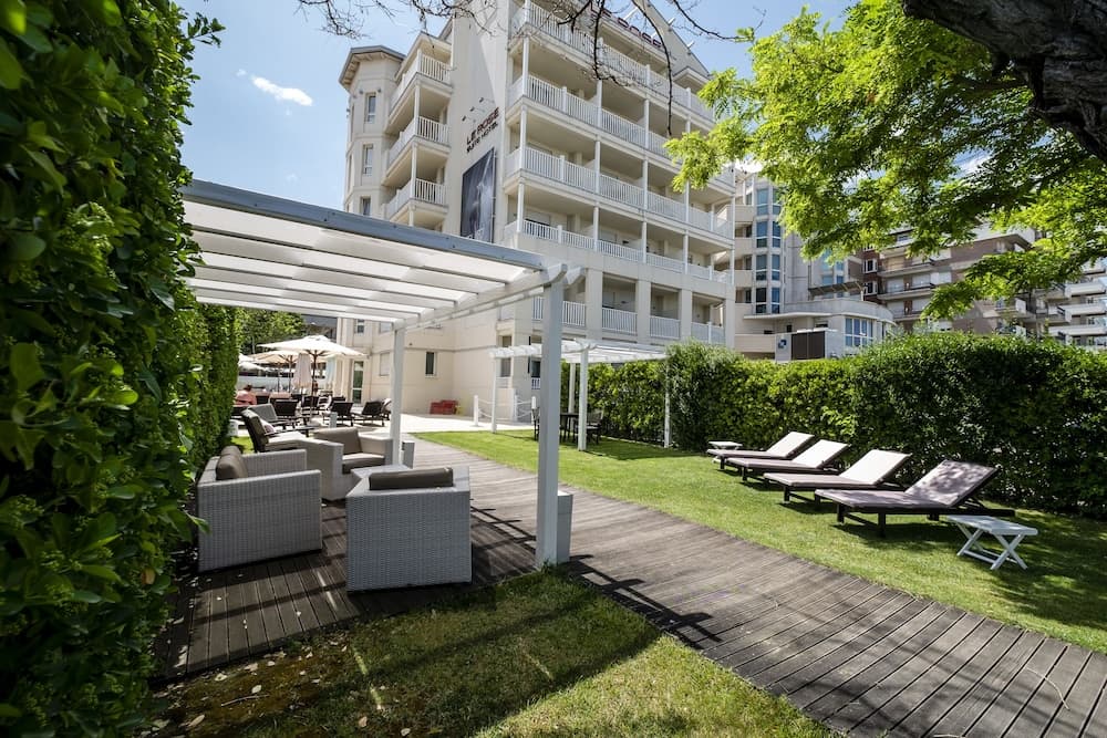 Le Rose Suite Hotel main
