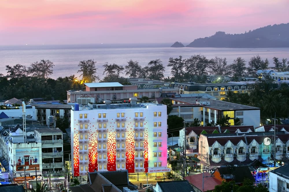 Red Planet Patong, Phuket main