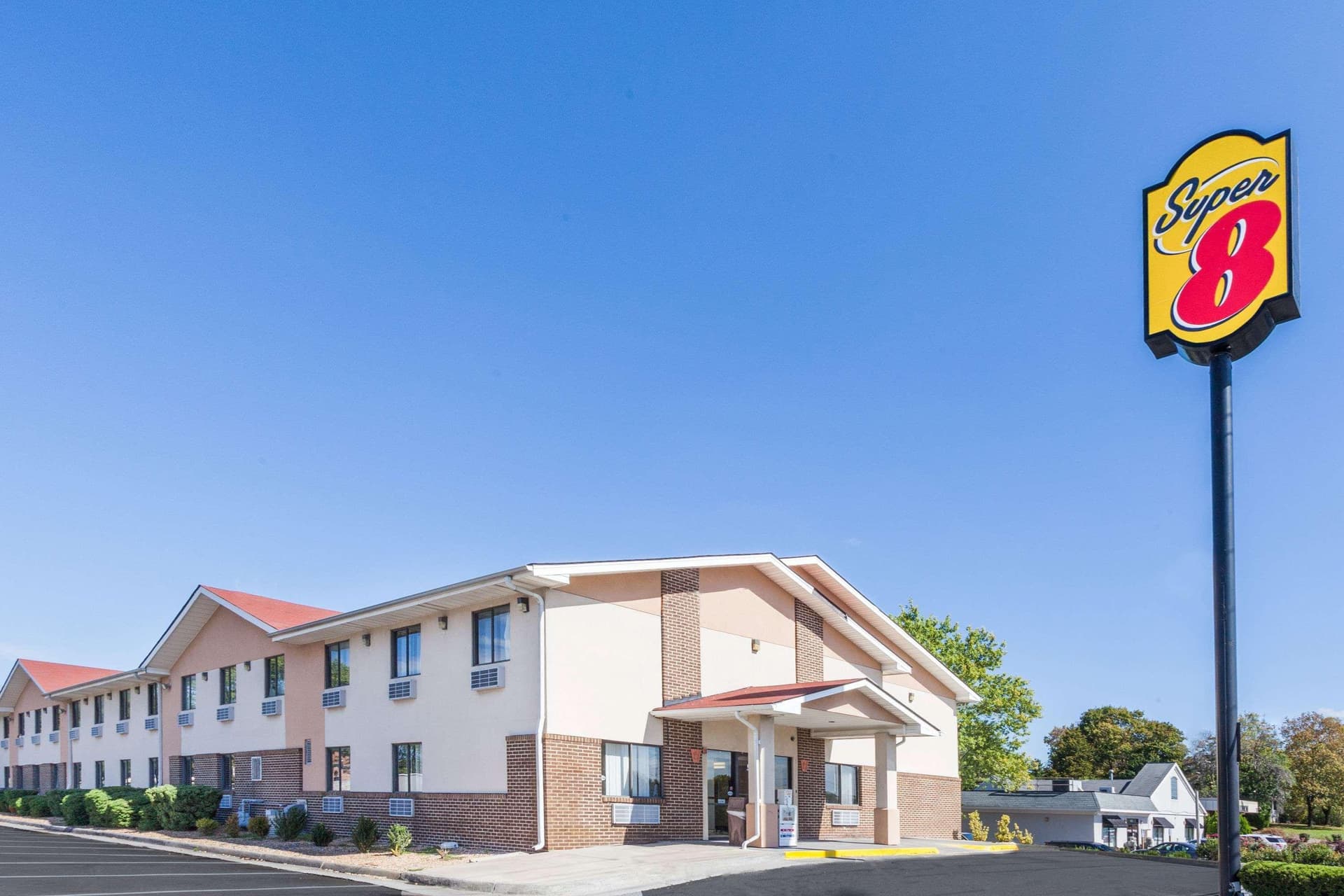 Super 8 by Wyndham Winchester main
