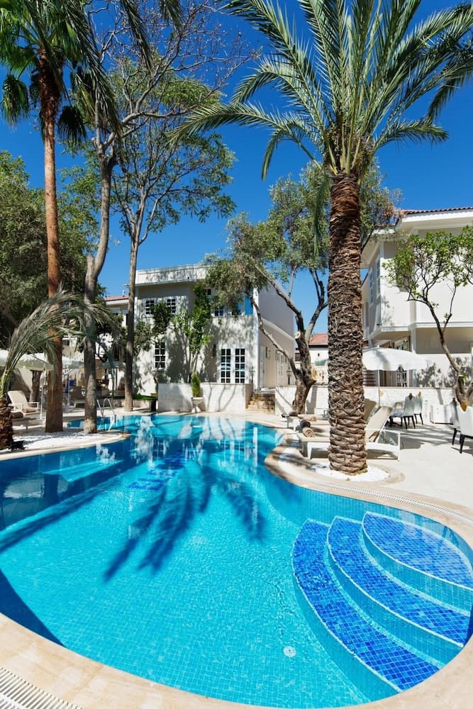 Elegance East Hotel main