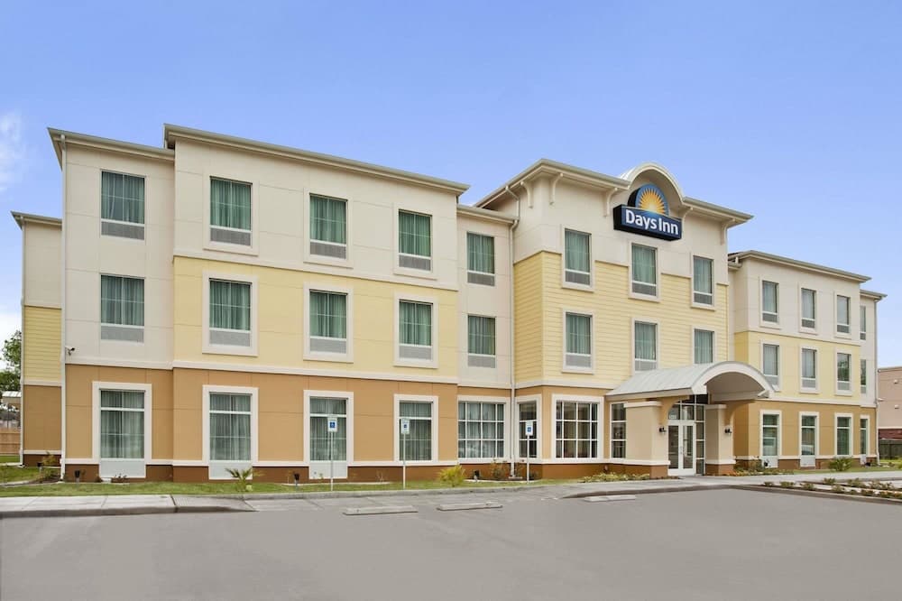 Days Inn by Wyndham Victoria main