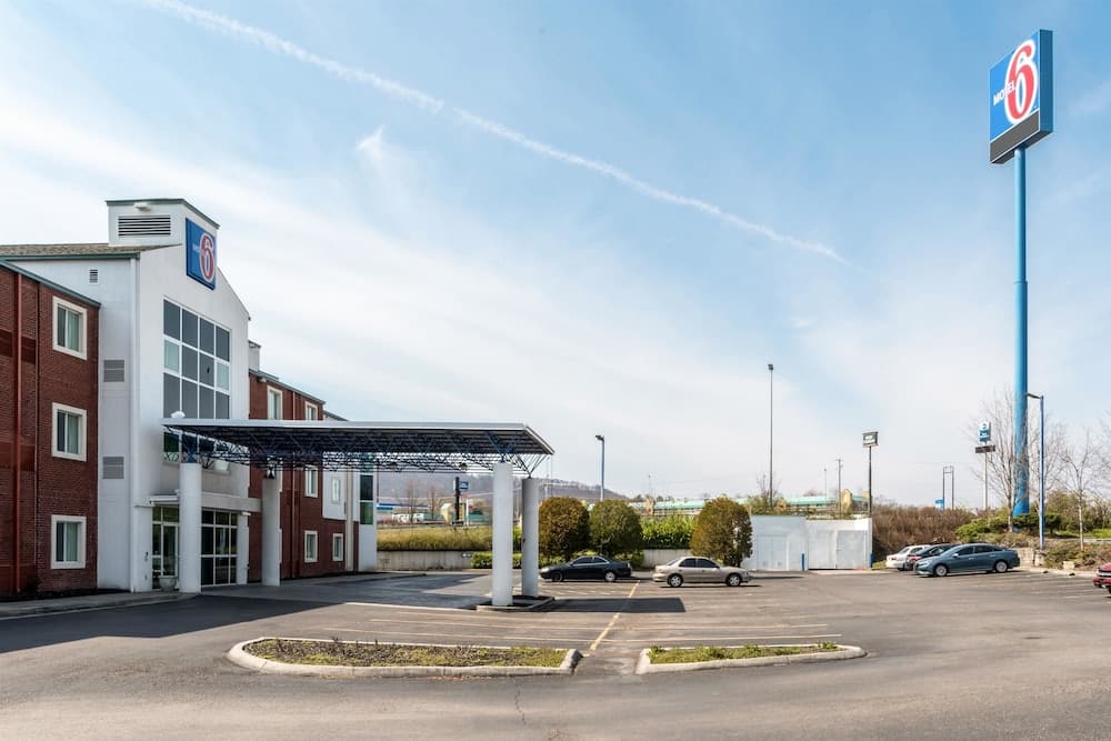 Motel 6 Newport main