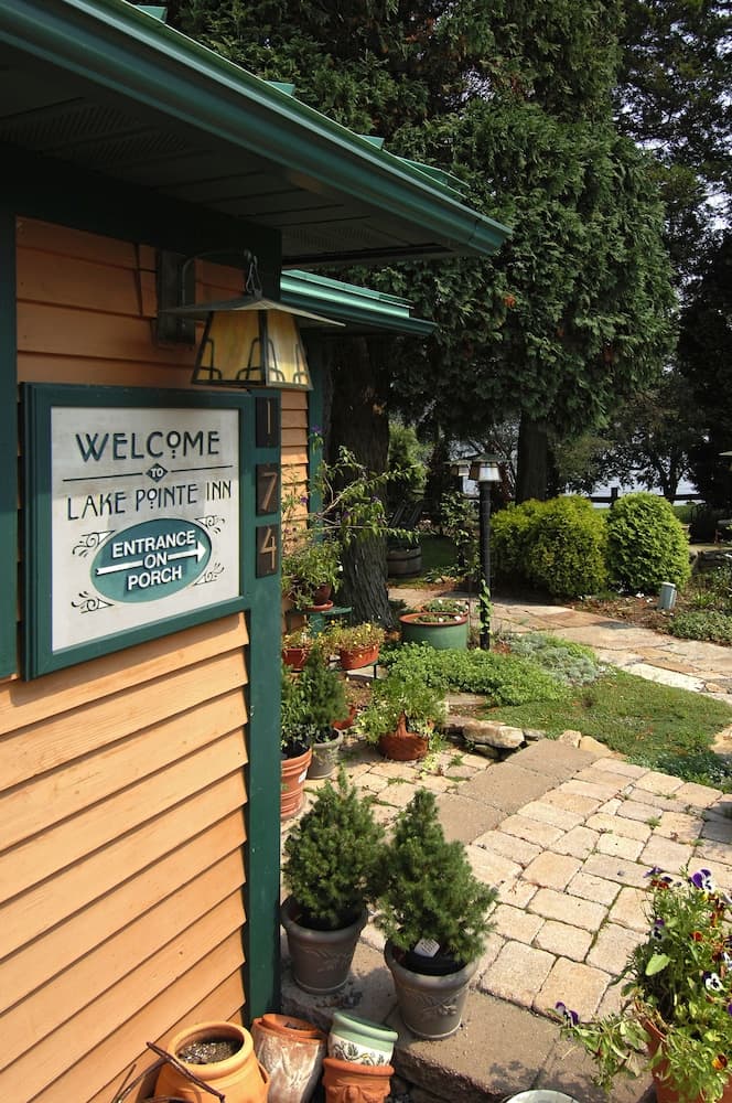 Lake Pointe Inn