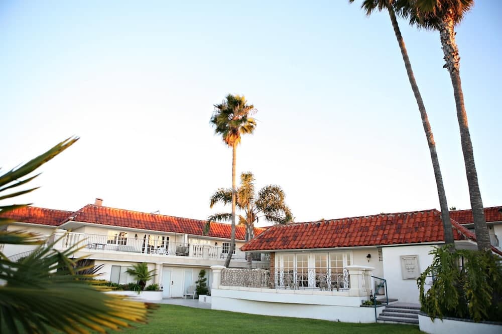 Oceanside Marina Suites
