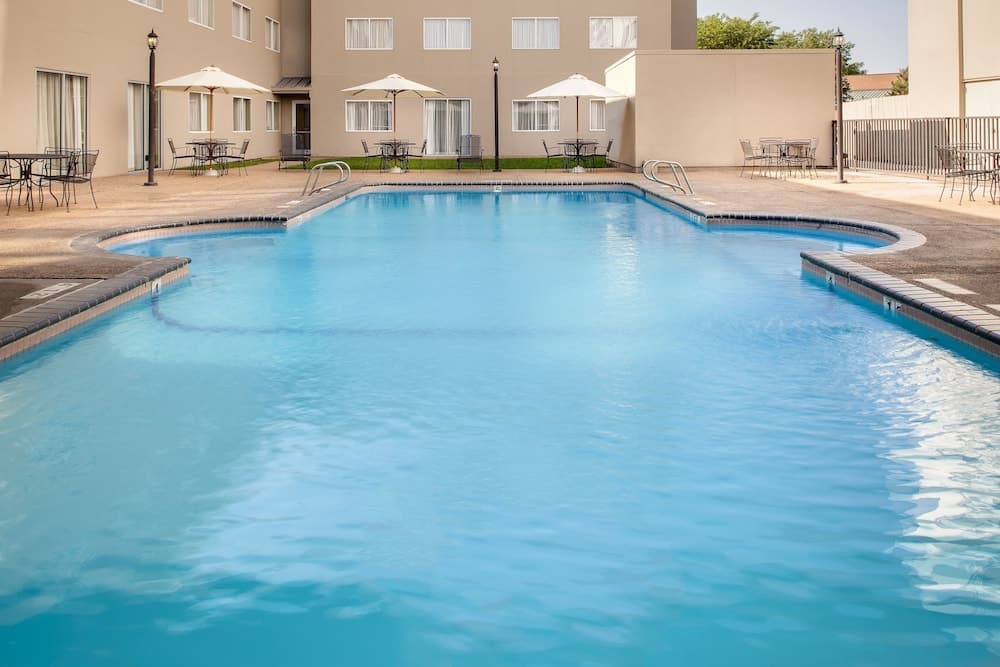 Holiday Inn And Suites Overland Park-West main