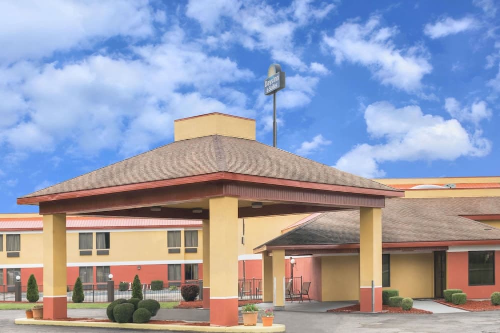 Days Inn & Suites by Wyndham Casey main
