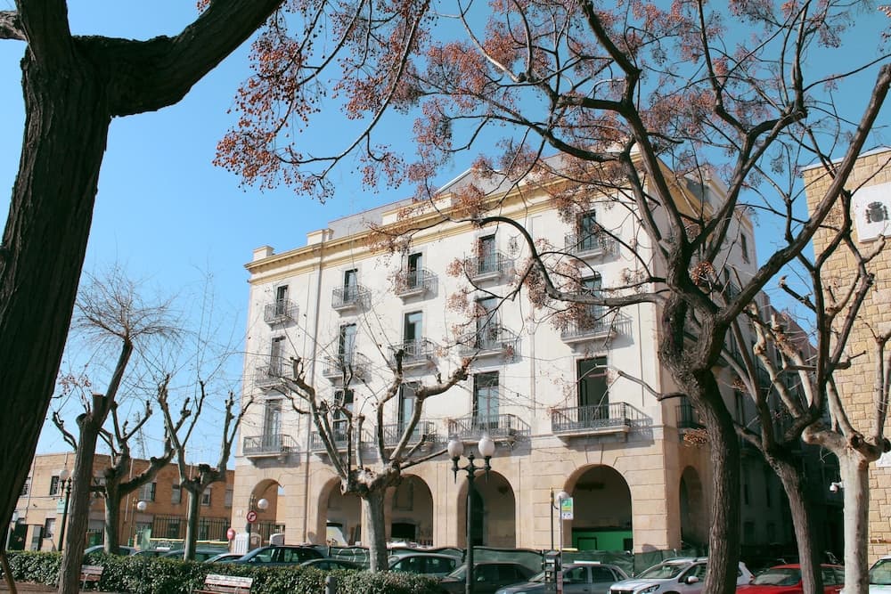Port Plaza Apartments main