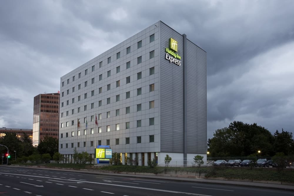 Holiday Inn Express Geneva Airport main