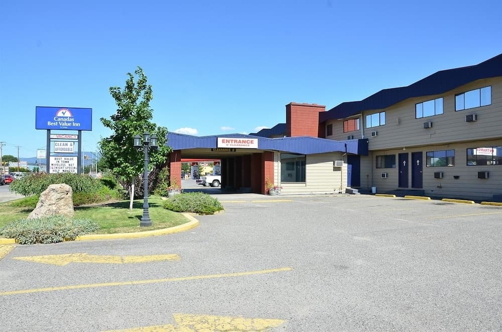 Canadas Best Value Inn Kelowna main