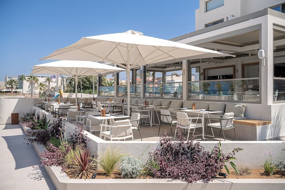 Iperion Beach Hotel main
