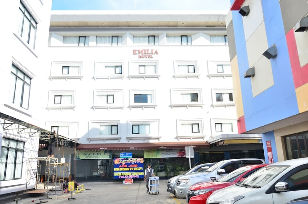 Emilia Hotel By Amazing main