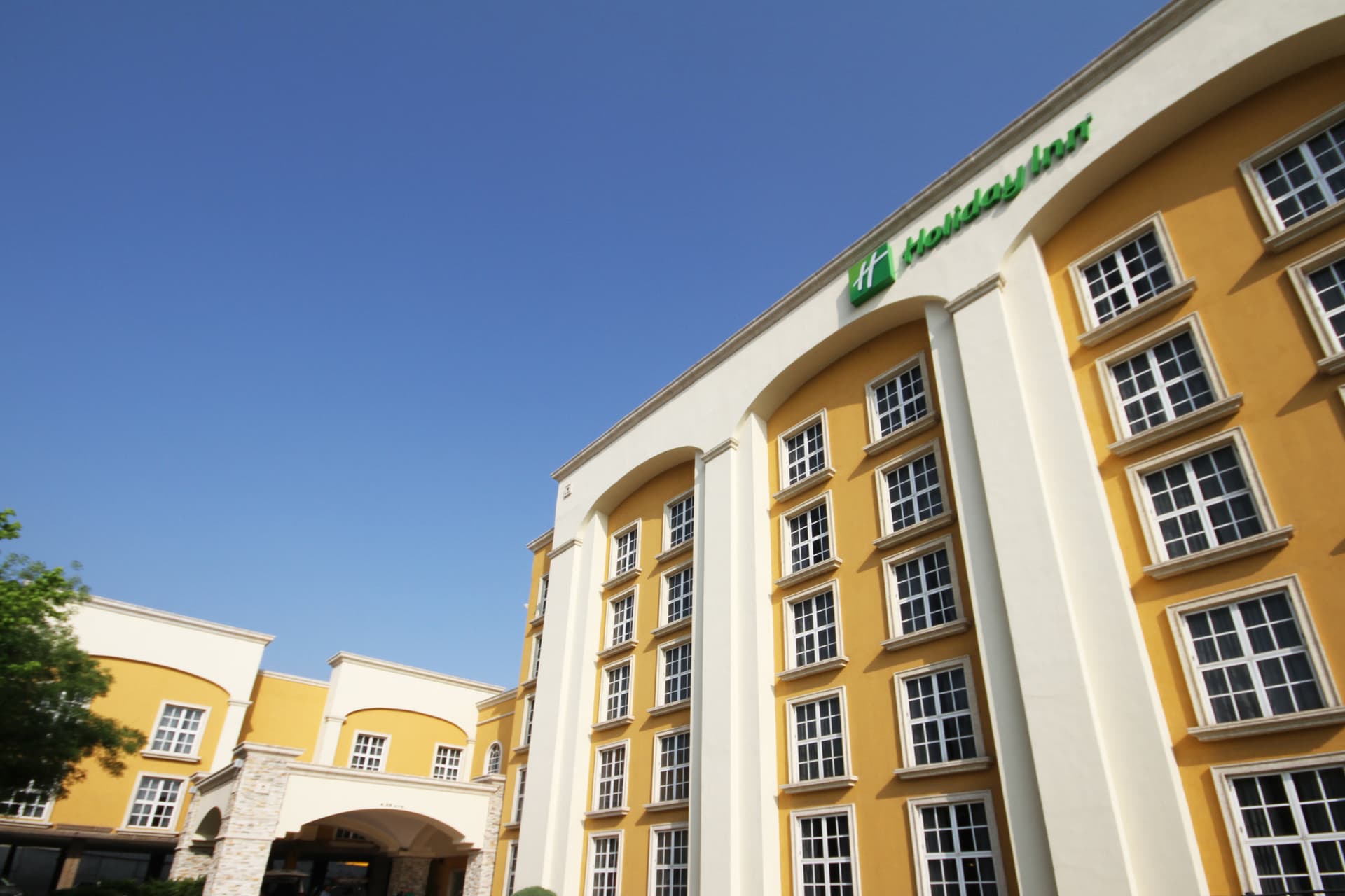 Holiday Inn Monclova main