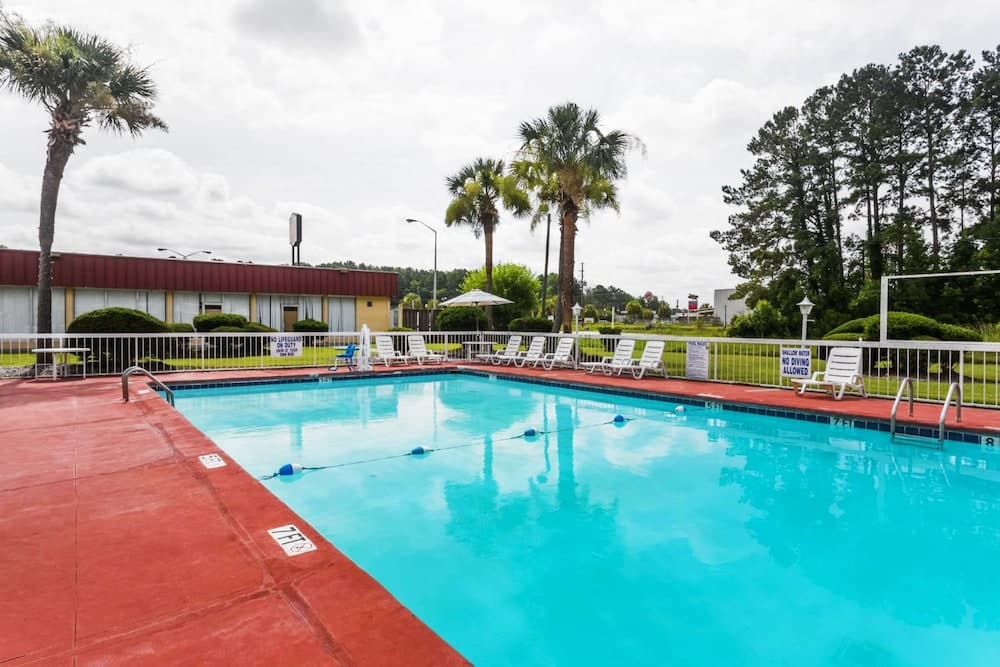 Super 8 by Wyndham Hardeeville main