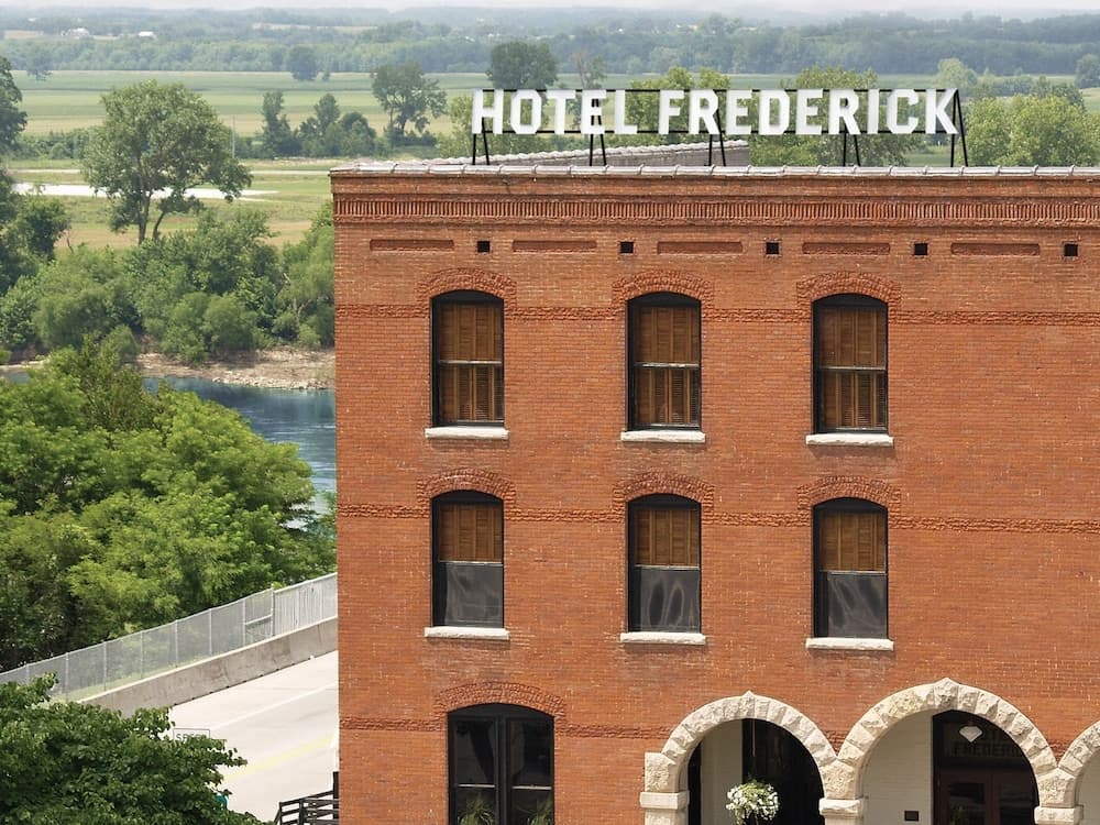 Hotel Frederick main