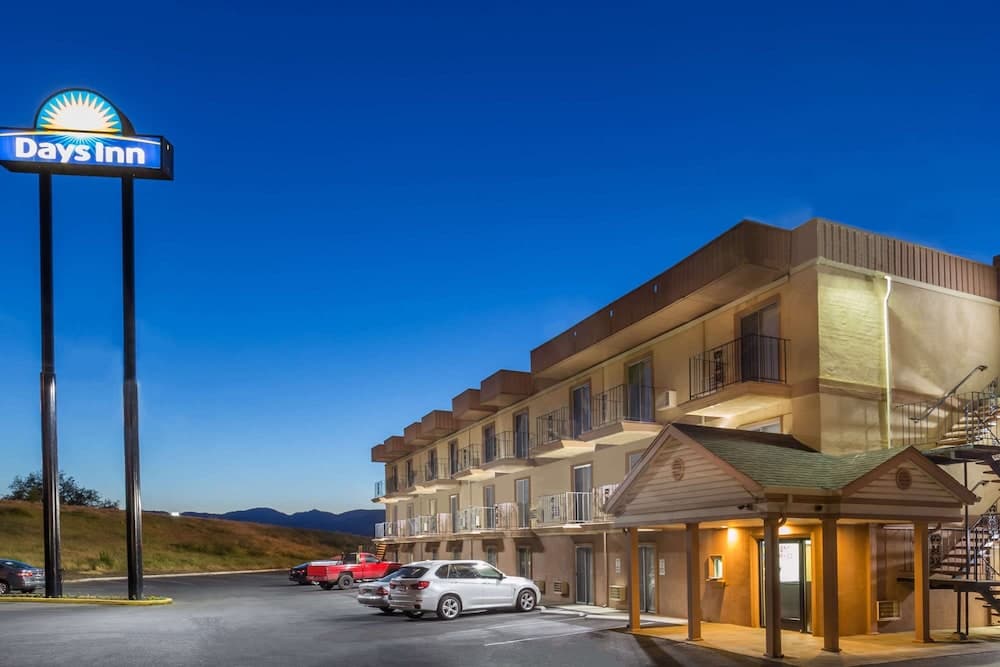 Days Inn by Wyndham Medford main