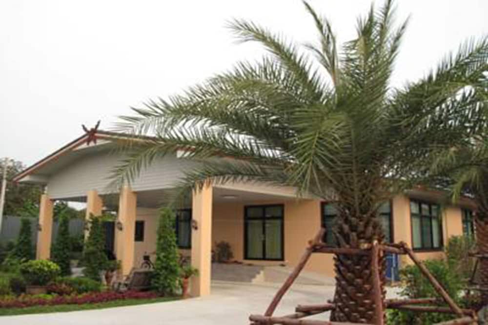 Qg Resort main