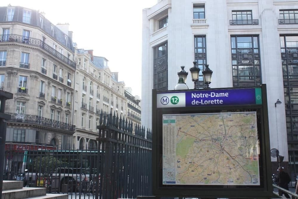 Walled Off Hotel Paris main