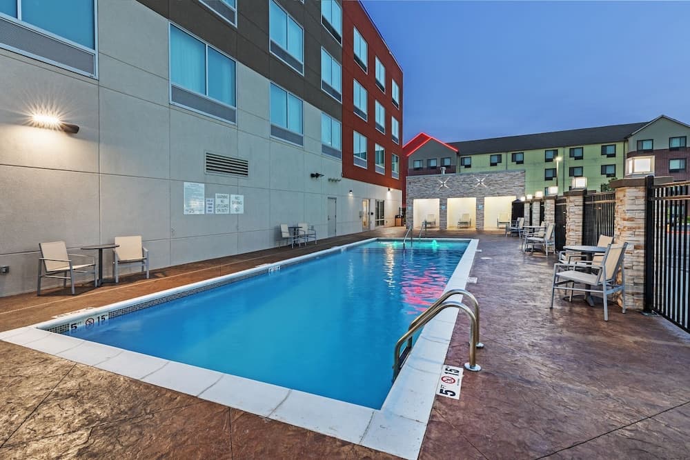 Holiday Inn Express & Sts Tulsa Northeast - Owasso main