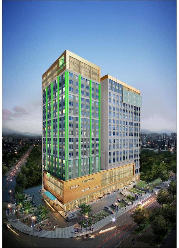 Holiday Inn Ulaanbaater main