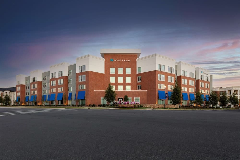 Hyatt House Charlotte / Rea Farms main
