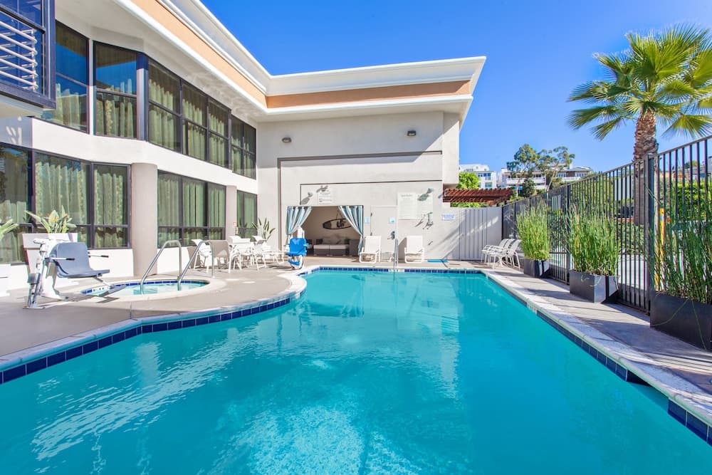 Holiday Inn Express Newport Beach main