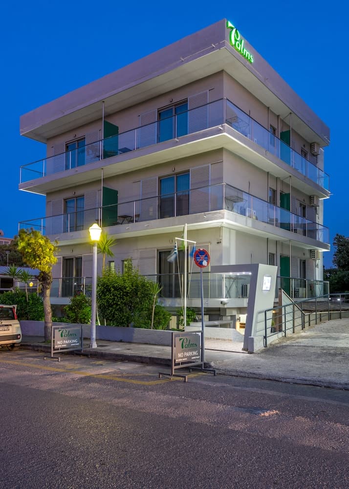 7 Palms main