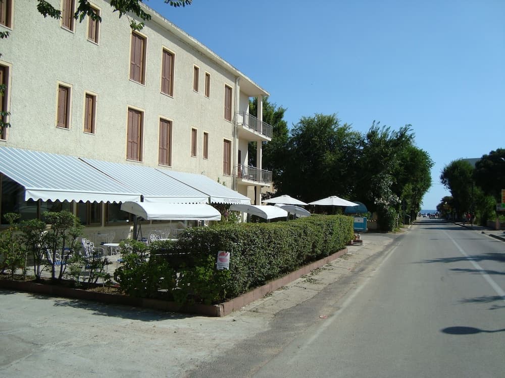 Hotel Sandalyon main