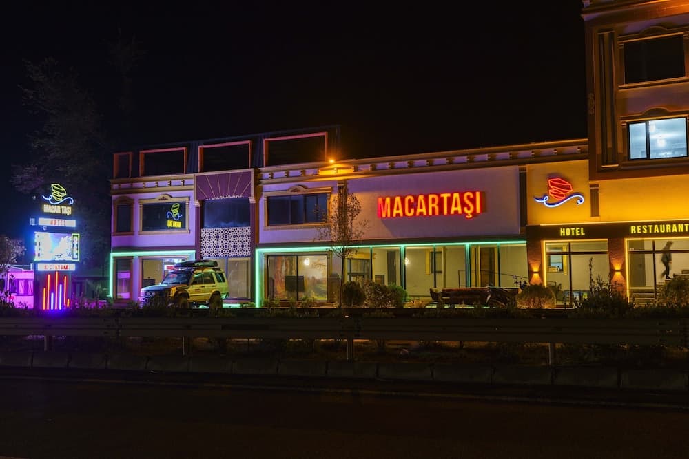 Macartasi Hotel main