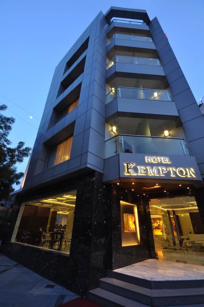 Kempton main