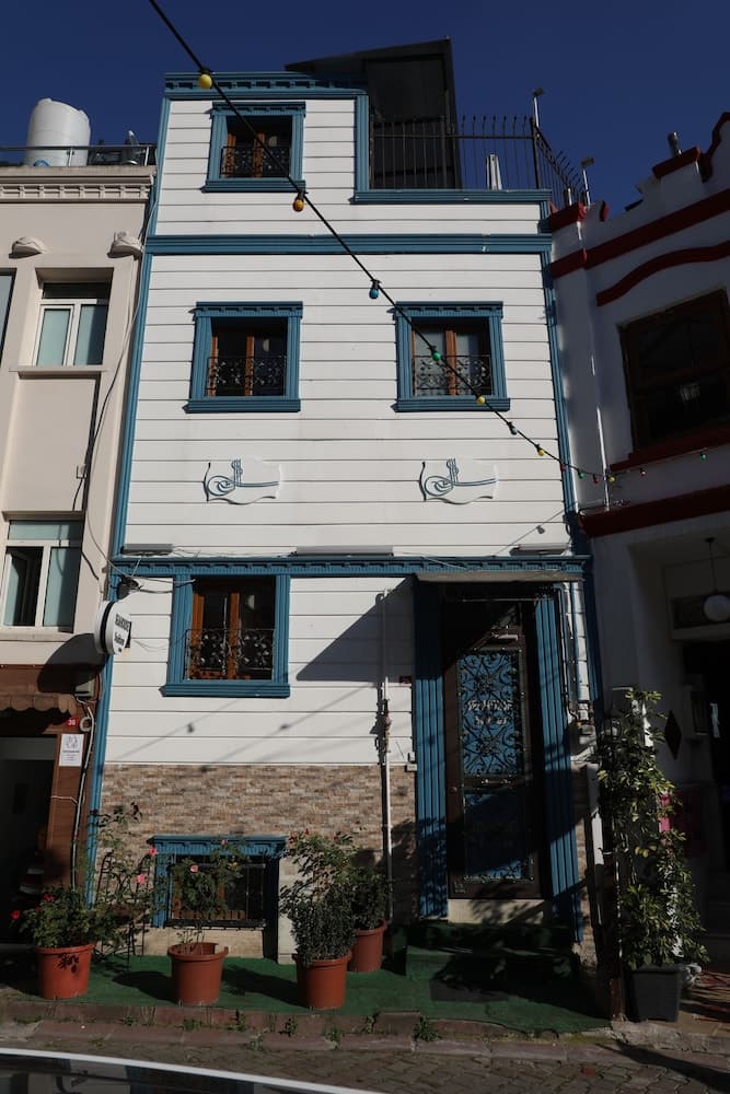 Sea House Suites
