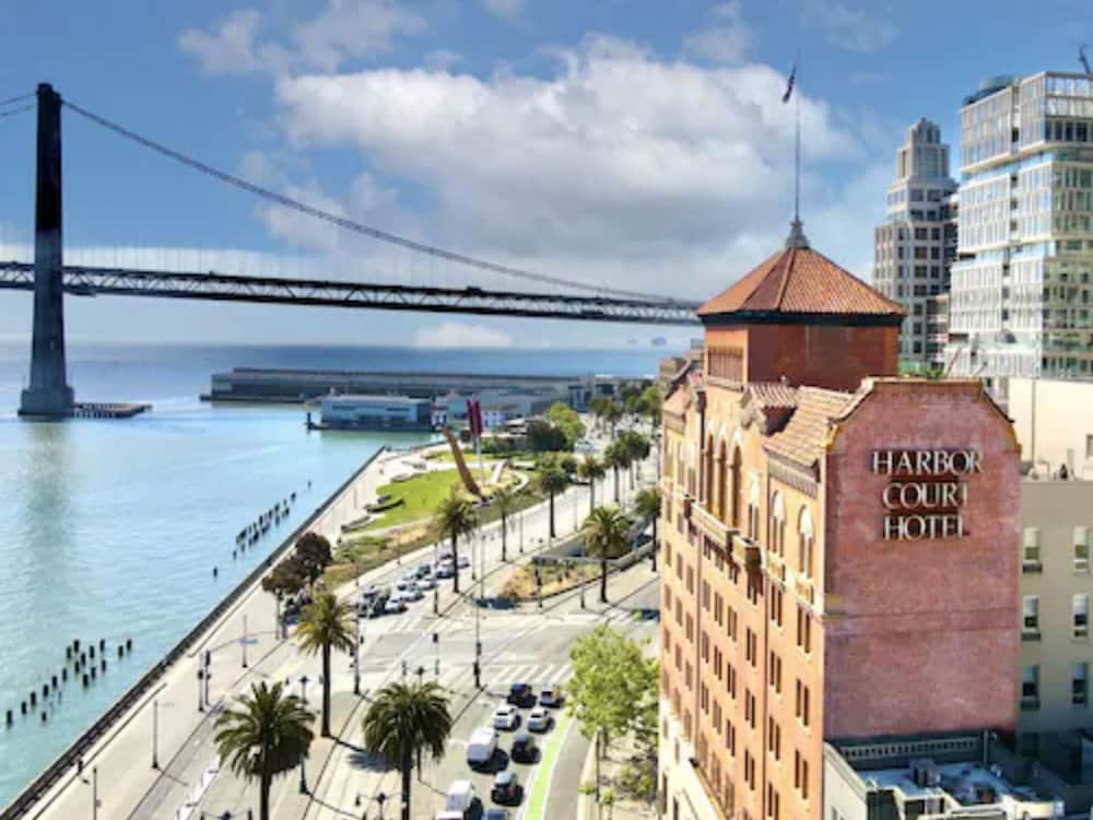 Harbor Court Hotel main