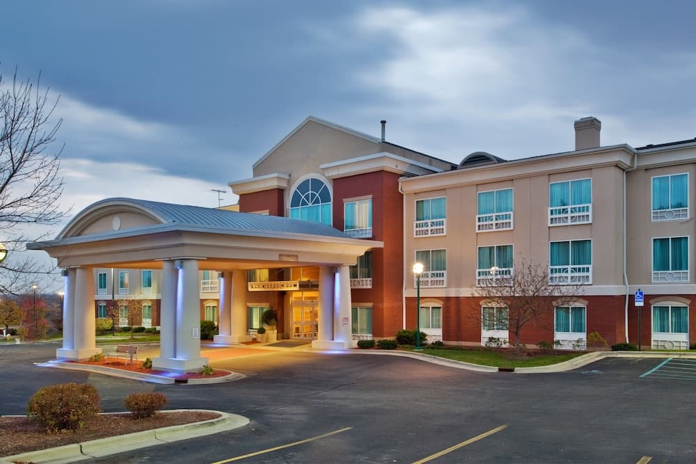 Holiday Inn Express And Suites Grand Rapids North main