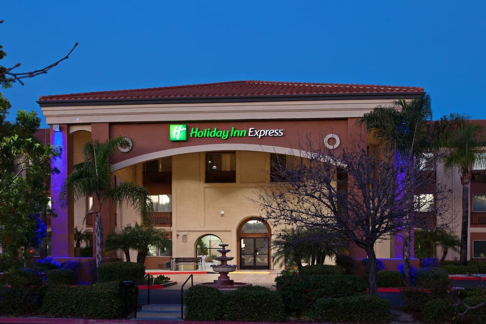 Holiday Inn Express Temecula main