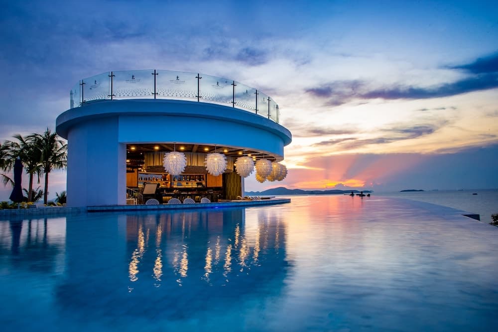 Royal Cliff Beach Terrace main